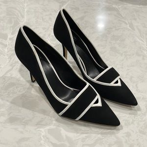 White House Black Market Hayden Black and Ecru pump